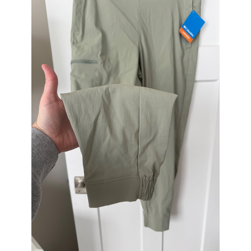 Columbia women's Omni-Shade Jogger Pants Sage Green Active Fit AK9228 Medium NWT - Picture 2 of 8